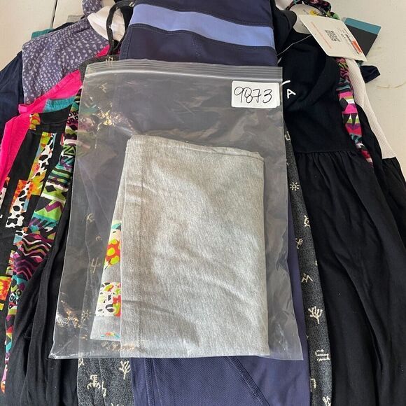 Stussy Tank Top Womens Small Gray No 4 Colorful Animal Print Beach - Picture 10 of 10